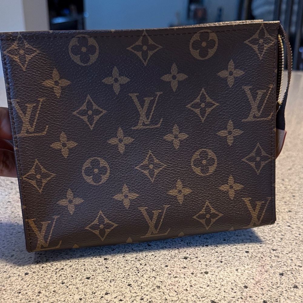 Louis Vuitton Monogram Toiletry 19 pouch